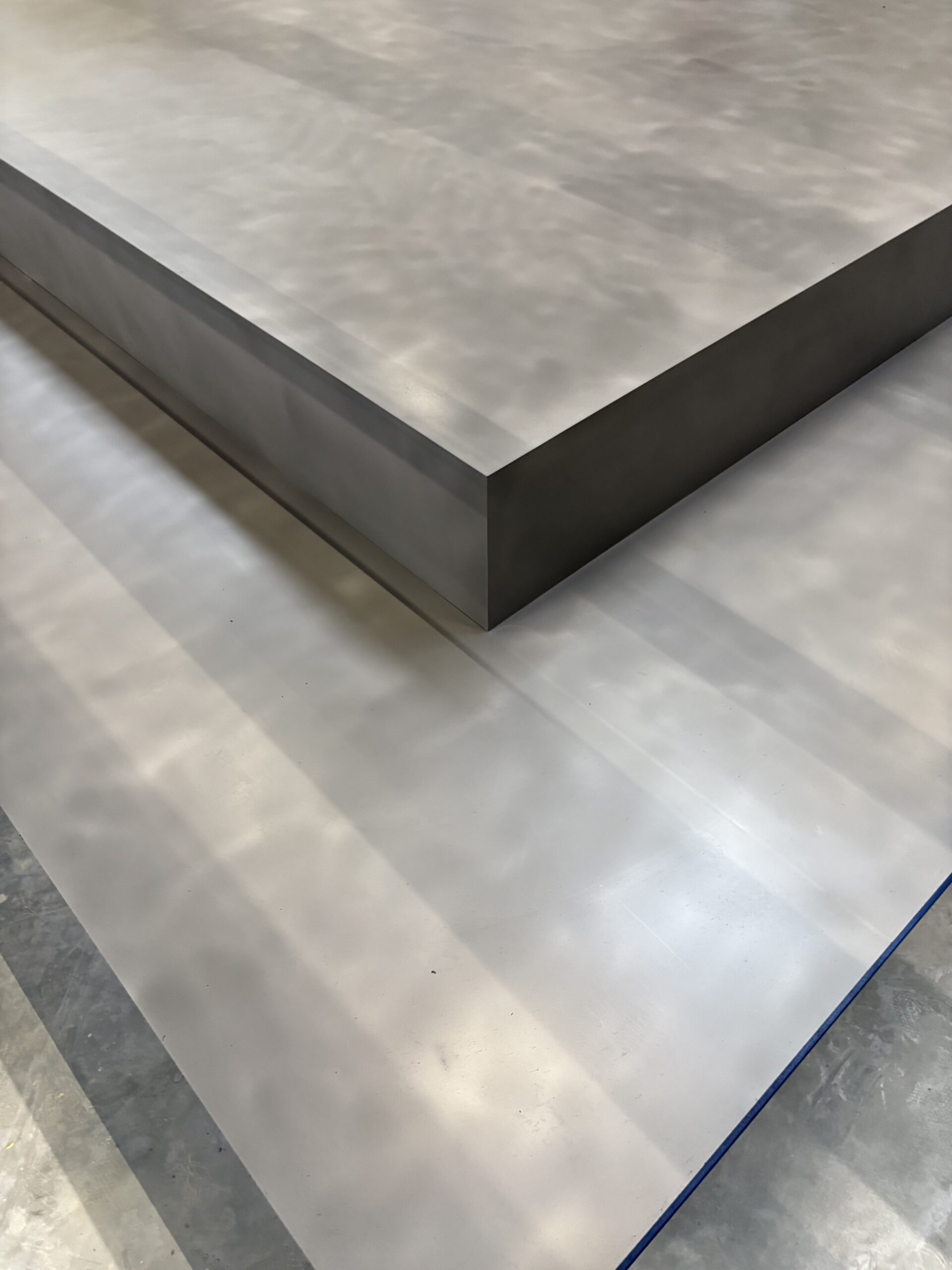 Stół uchylny z konsolami