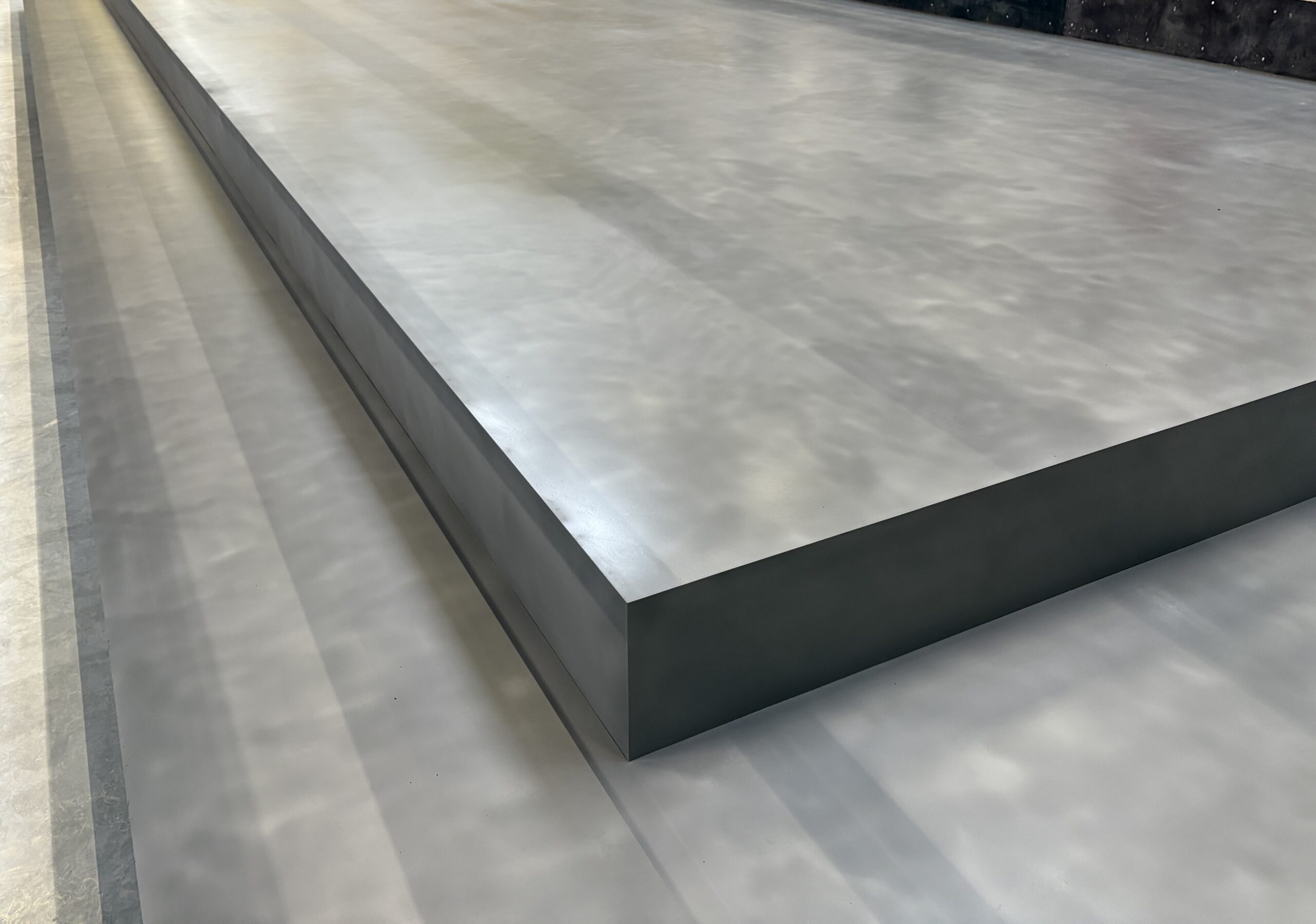 Stół uchylny z konsolami