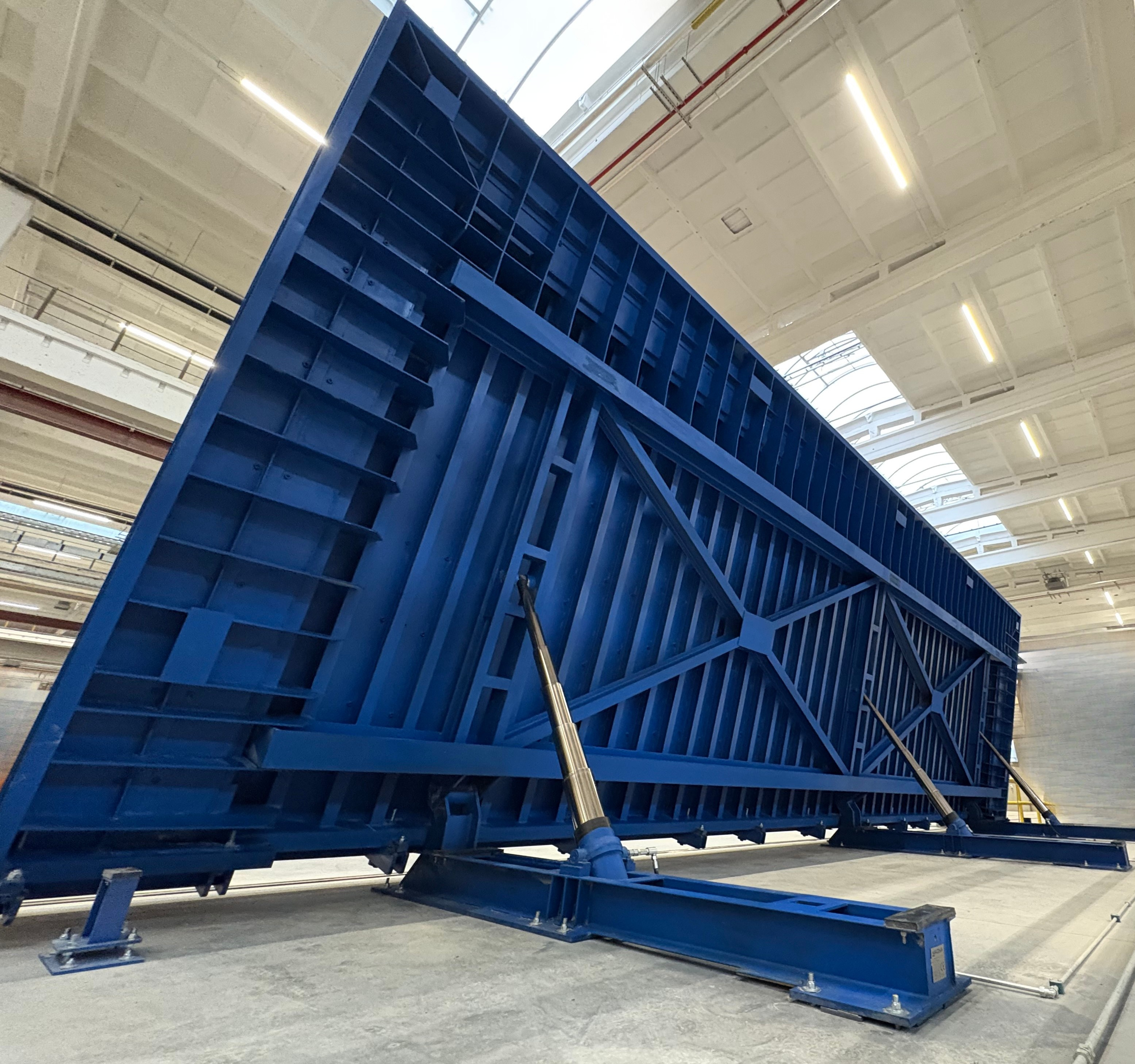 Stół uchylny z konsolami